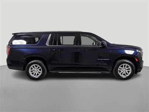 Used 2024 Chevrolet Suburban LT image 7