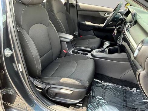 Used 2021 Kia Forte LXS FWD image 32