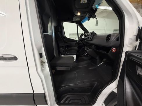 Used 2020 Mercedes-Benz Sprinter 2500 w/ Driver Convenience Package image 19
