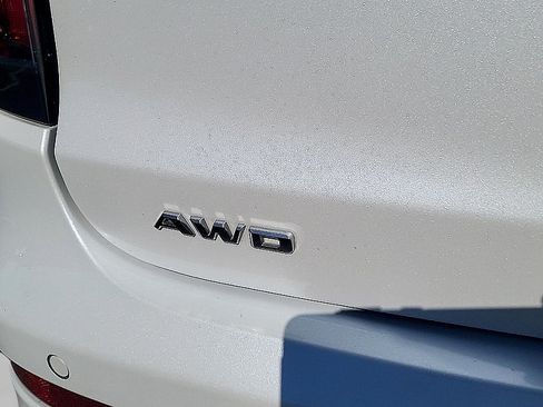 Used 2023 Cadillac XT6 Sport AWD/4WD image 33