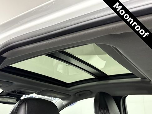 Used 2018 Chevrolet Malibu Premier w/ Premier Sun and Wheel Package image 9