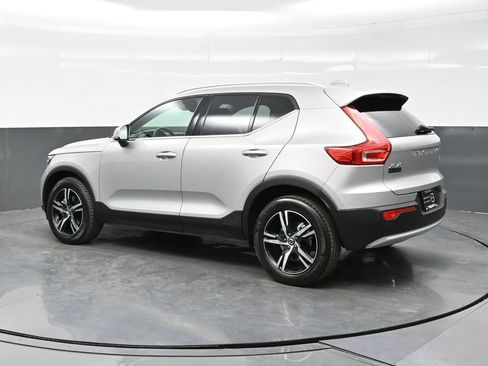 Used 2025 Volvo XC40 B5 Core AWD/4WD image 4