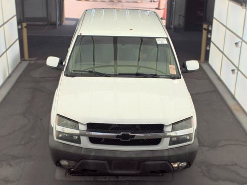 Used 2003 Chevrolet Avalanche 4x4 image 2