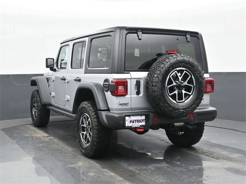 Used 2024 Jeep Wrangler Unlimited Rubicon w/ Capability Package image 2