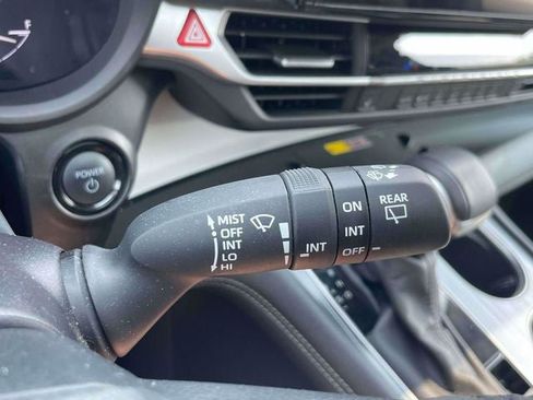 Certified 2025 Toyota Sienna XLE FWD image 28