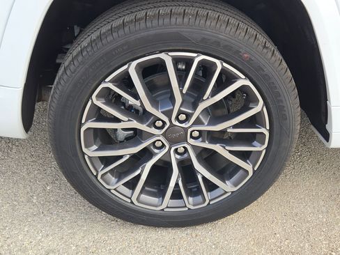 New 2026 Jeep Grand Cherokee L Summit w/ Advanced Protech Group IV image 24