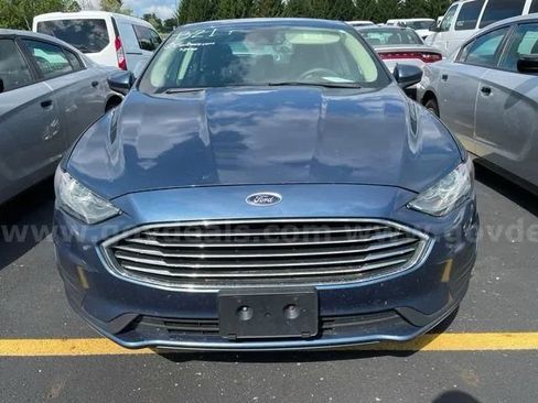 Used 2019 Ford Fusion SE FWD image 3