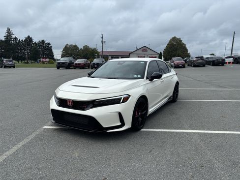 Used 2024 Honda Civic Type R image 3