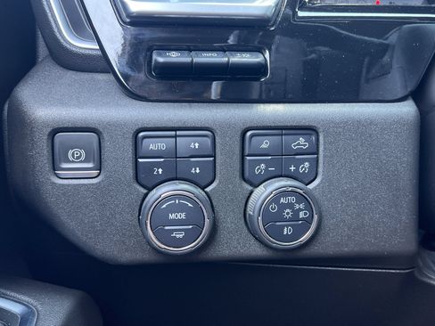 Used 2022 Chevrolet Silverado 1500 High Country w/ High Country Premium Package AWD/4WD image 13