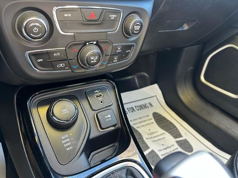 Used 2019 Jeep Compass Limited AWD/4WD image 23