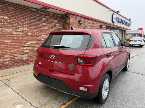 Used 2021 Hyundai Venue SE FWD image 5