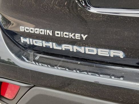 Used 2021 Toyota Highlander XLE FWD image 8