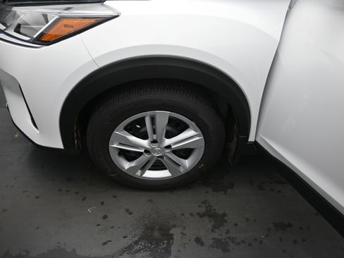 Certified 2025 Nissan Kicks Play S image 20