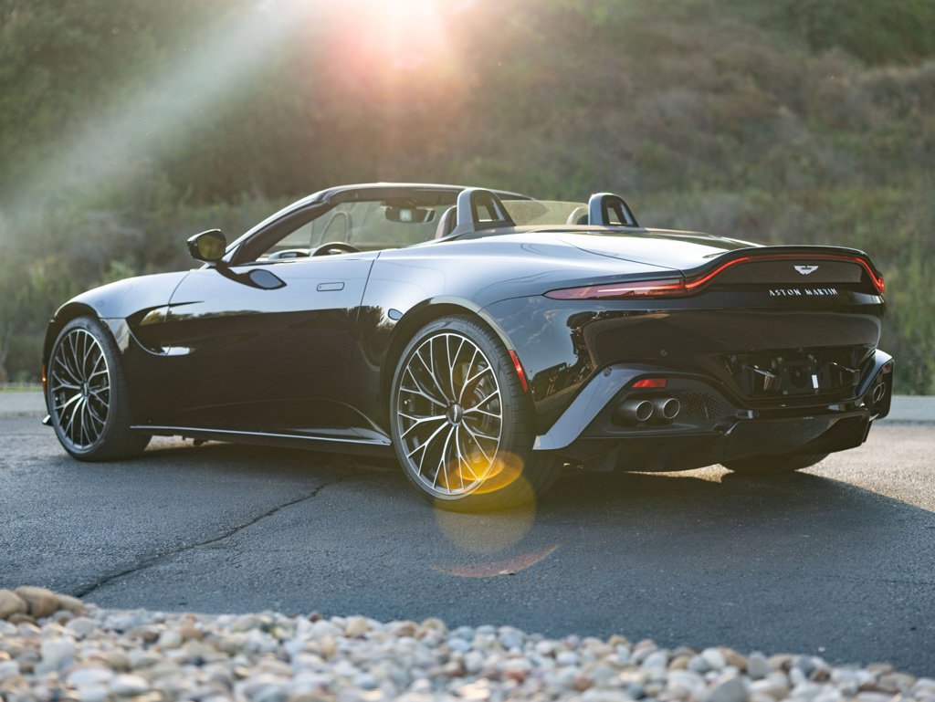 Used 2022 Aston Martin V8 Vantage Roadster RWD image 4