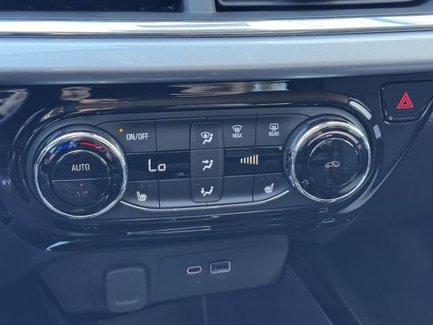 New 2026 Chevrolet Trax LT w/ LT Convenience Package FWD image 23