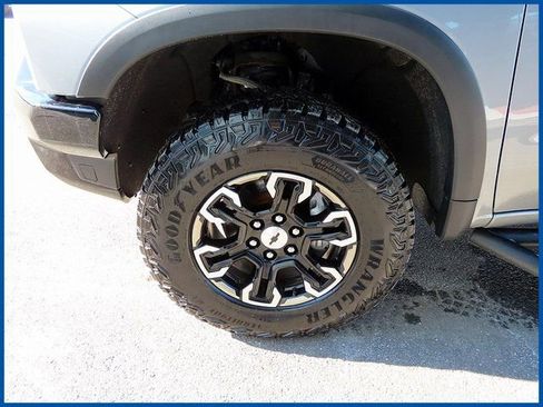 Used 2023 Chevrolet Silverado 1500 ZR2 w/ Technology Package AWD/4WD image 4