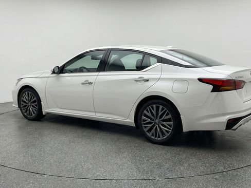 Used 2025 Nissan Altima 2.5 SV image 6