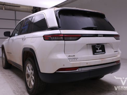 Used 2023 Jeep Grand Cherokee Limited w/ Luxury Tech Group II image 2