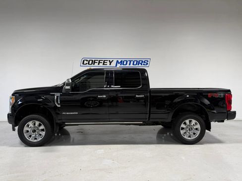 Used 2019 Ford F250 Platinum w/ Platinum Ultimate Package AWD/4WD image 3