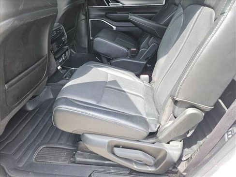 Used 2023 Jeep Wagoneer Series II RWD image 8