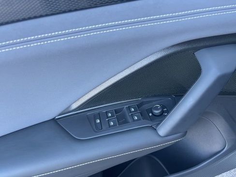 New 2026 Volkswagen Tiguan SE R-Line FWD image 7