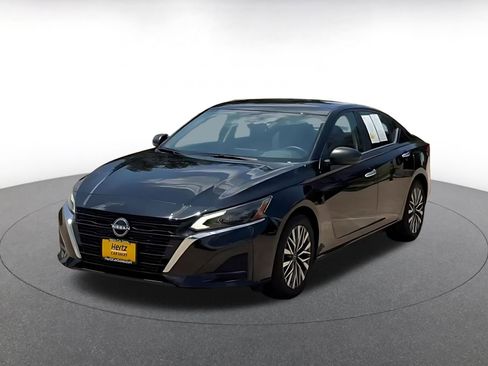 Used 2025 Nissan Altima 2.5 SV FWD image 8
