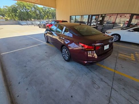 Used 2025 Nissan Altima 2.5 SV FWD image 8