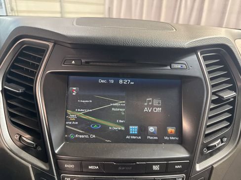 Used 2018 Hyundai Santa Fe SE image 23