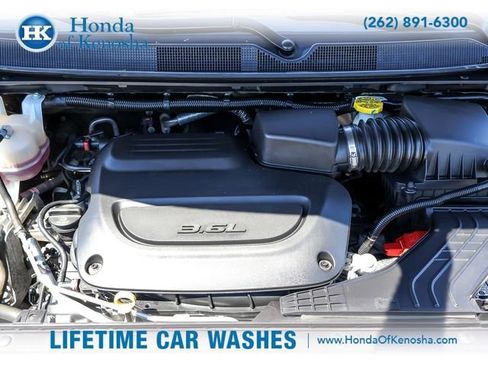 Used 2024 Chrysler Pacifica Touring-L FWD image 27