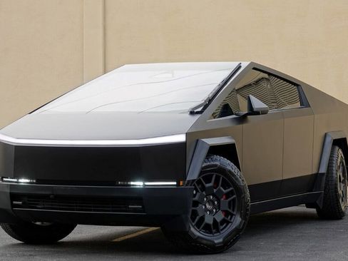 Used 2024 Tesla Cybertruck AWD Crew Cab image 26