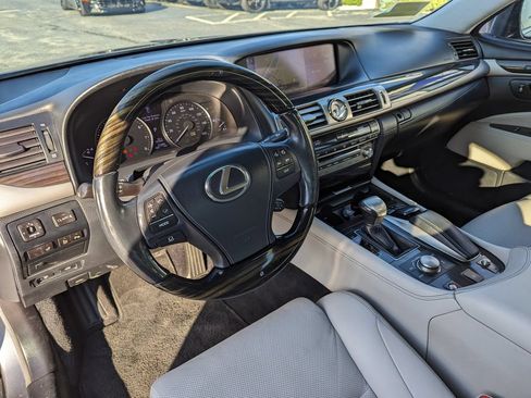 Used 2013 Lexus LS 460 AWD w/ Comfort Pkg image 13