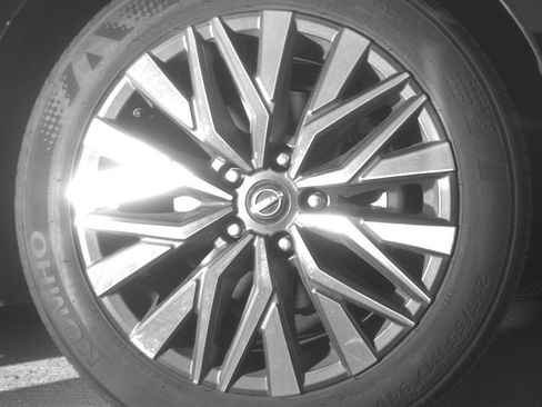 Used 2025 Nissan Altima 2.5 SV FWD image 10