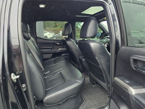 Used 2020 Toyota Tacoma Limited image 14