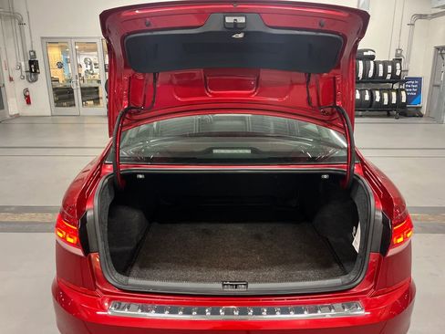 Certified 2022 Volkswagen Passat 2.0T SE image 5