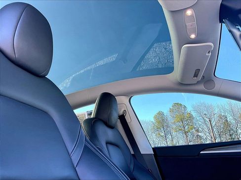 Used 2023 Tesla Model Y Long Range image 18