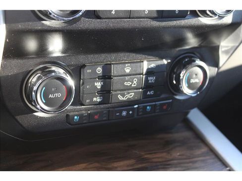 Used 2020 Ford F150 Lariat image 32