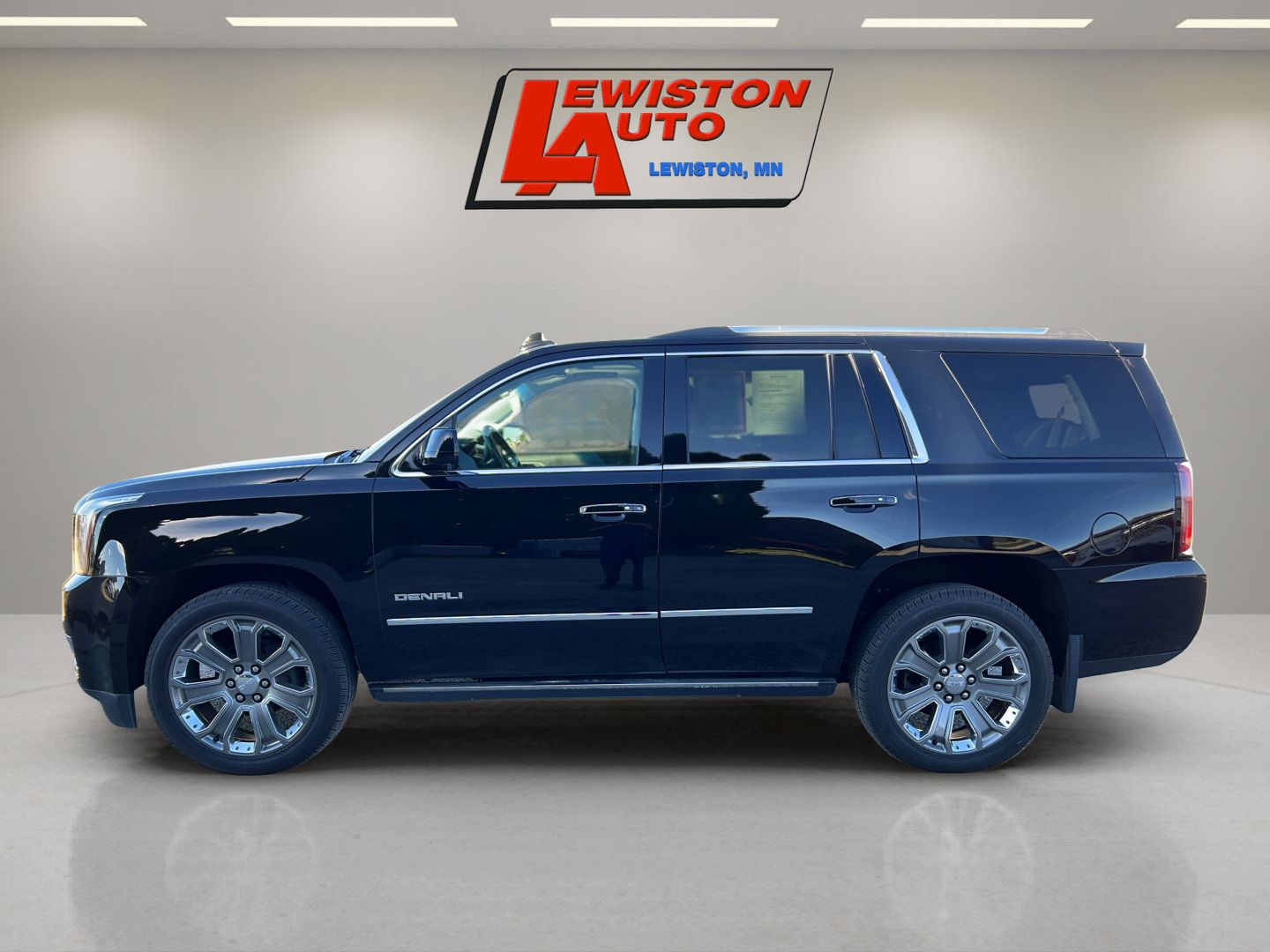 Certified 2015 GMC Yukon Denali w/ Premium Package AWD/4WD image 10