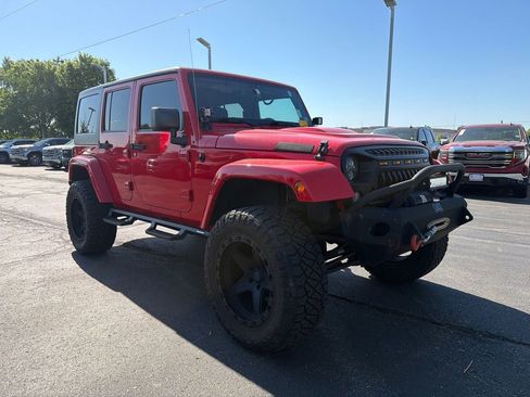 Used 2015 Jeep Wrangler Unlimited Sahara AWD/4WD image 3