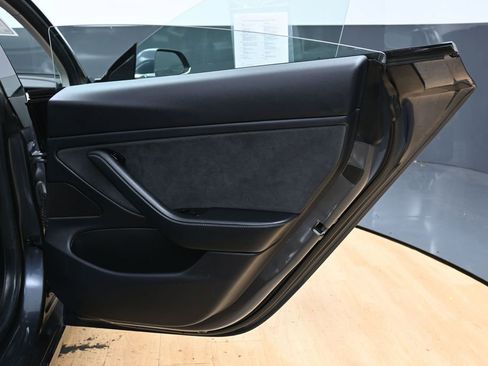 Used 2018 Tesla Model 3 Long Range image 43
