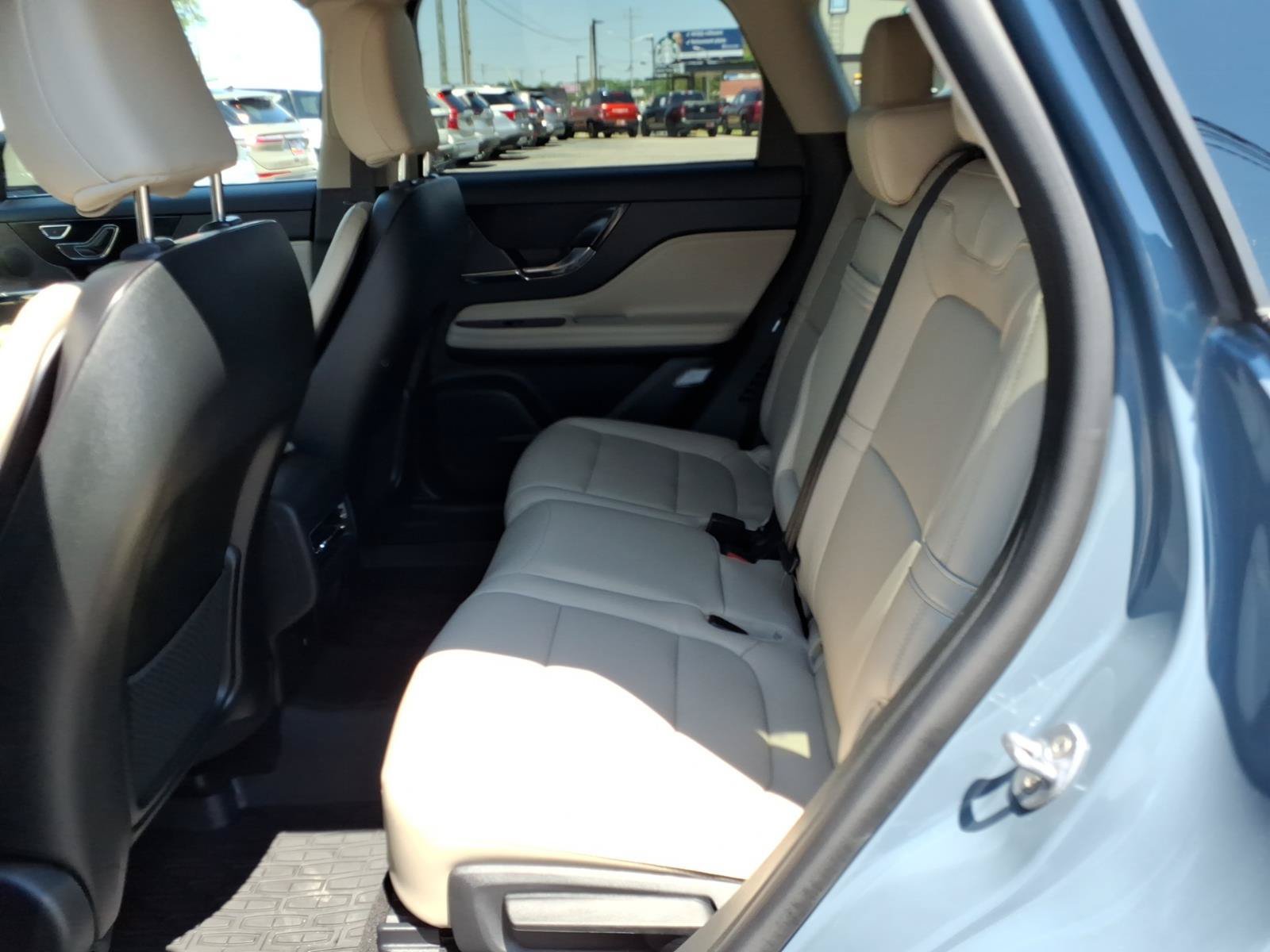 Used 2025 Lincoln Corsair AWD image 10