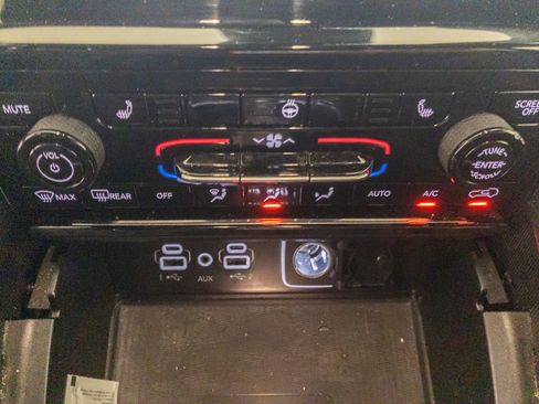 Used 2024 Jeep Grand Cherokee Laredo w/ Luxury Tech Group I image 22