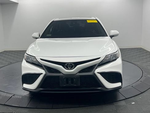 Used 2021 Toyota Camry SE w/ Convenience Package FWD image 4