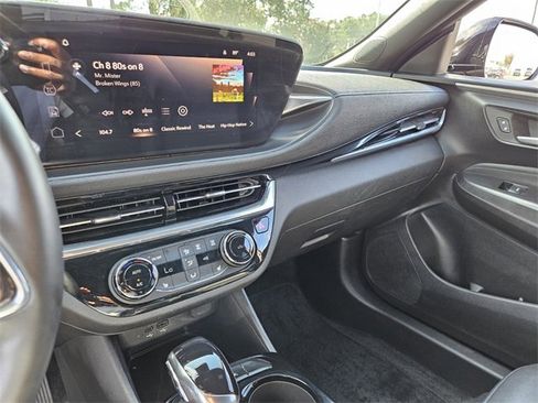 Used 2024 Buick Envista Sport Touring w/ Convenience I Package image 23