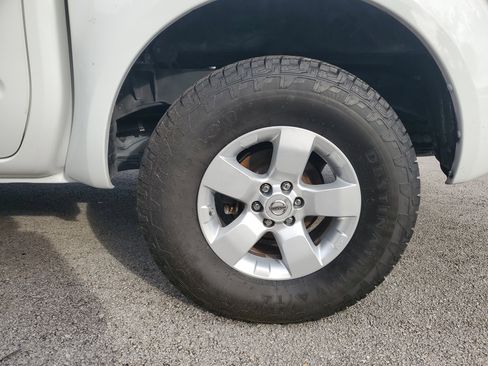 Used 2011 Nissan Frontier SV image 27