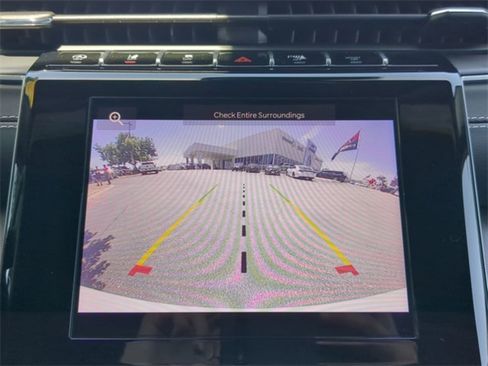 Used 2025 Jeep Grand Cherokee Laredo X w/ Luxury Tech Group I image 33