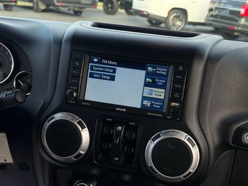 Used 2016 Jeep Wrangler Unlimited Sahara w/ Connectivity Group image 19