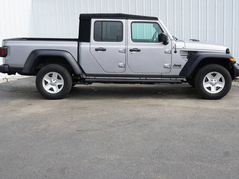 Used 2020 Jeep Gladiator Sport w/ Quick Order Package 24S AWD/4WD image 2
