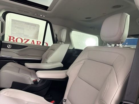 New 2025 Lincoln Navigator Reserve image 17