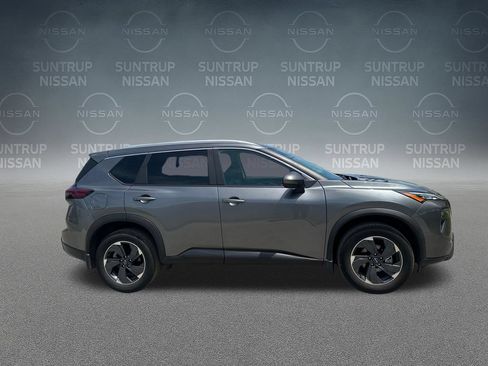 Used 2025 Nissan Rogue SV w/ SV Premium Package FWD image 40