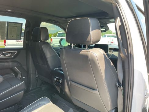 Used 2023 GMC Yukon SLT w/ SLT Premium Package AWD/4WD image 25